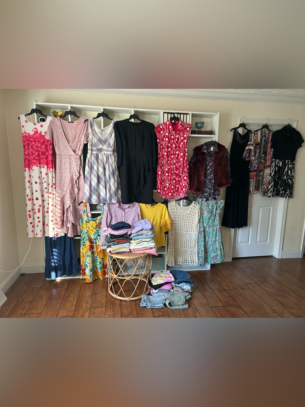 HUGE WOMEN'S CLOTHING BUNDLE Lot